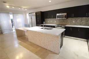 10564 NW 70th Ln, Doral, FL 33178 - Photo 4