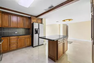 5055 Collins Ave, Miami Beach, FL 33140 - Photo 10