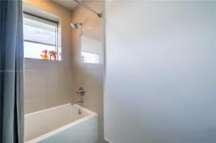 3250 NE 188th St, Aventura, FL 33180 - Photo 18