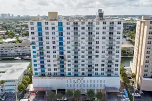 427 Golden Isles Dr, Hallandale Beach, FL 33009 - Photo 34