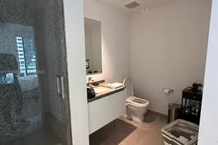 88 SW 7th St, Miami, FL 33130 - Photo 6