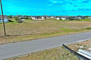 4008 NW 38th Ln, Cape Coral, FL 33993 - Photo 4