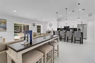 172 Plantation Cir, Naples, FL 34104 - Photo 10