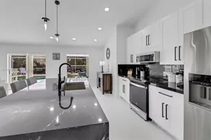 172 Plantation Cir, Naples, FL 34104 - Photo 6