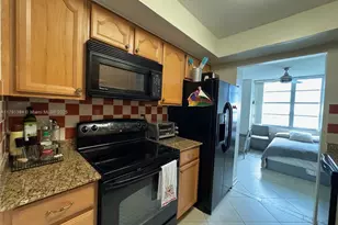 301 174th St, Sunny Isles Beach, FL 33160 - Photo 16