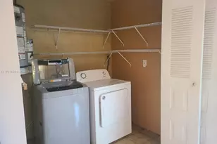 29 Seville Cir, Davie, FL 33324 - Photo 16