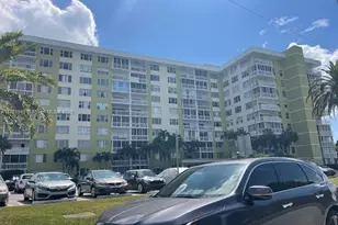 4400 Hillcrest Dr, Hollywood, FL 33021 - Photo 2