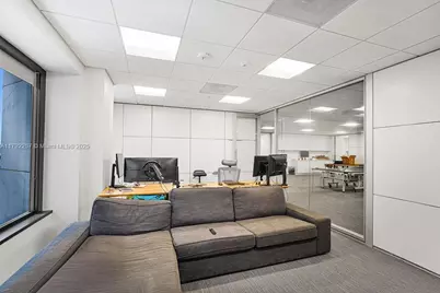 1 SE 3rd Ave, Miami, FL 33131 - Photo 30