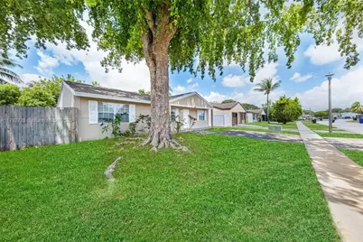 1251 SW 73rd Ave, North Lauderdale, FL 33068 - Photo 2