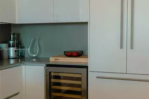 68 SE 6th St, Miami, FL 33131 - Photo 22