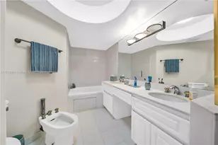 6301 Collins Ave, Miami Beach, FL 33141 - Photo 16