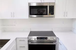 9041 Sunrise Lakes Blvd, Sunrise, FL 33322 - Photo 4