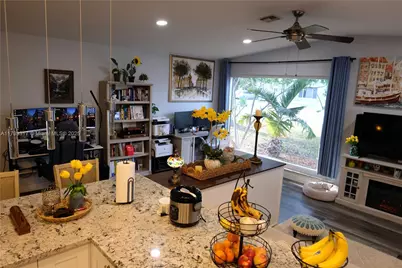 7000 SW 10th St, Pembroke Pines, FL 33023 - Photo 4