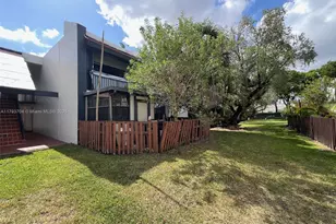 460 W Park Dr, Miami, FL 33172 - Photo 4