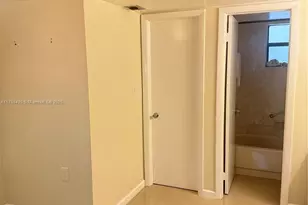 901 Colony Point Cir, Pembroke Pines, FL 33026 - Photo 20