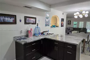 295 Jacaranda Dr, Plantation, FL 33324 - Photo 2