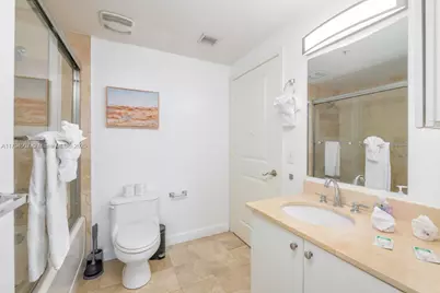 170 SE 14th St #1905, Miami, FL 33131 - Photo 8