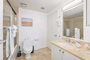 170 SE 14th St, Miami, FL 33131 - Photo 8