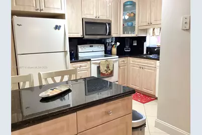 8962 S Hollybrook Blvd #305, Pembroke Pines, FL 33025 - Photo 2