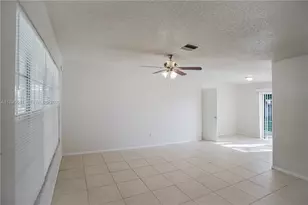 323 NE Midfield Ln, Port Saint Lucie, FL 34983 - Photo 4