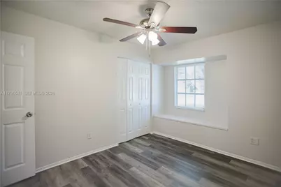 323 NE Midfield Ln, Port Saint Lucie, FL 34983 - Photo 10