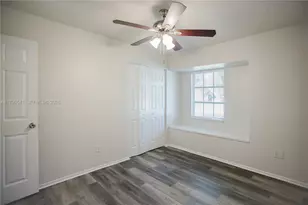 323 NE Midfield Ln, Port Saint Lucie, FL 34983 - Photo 10