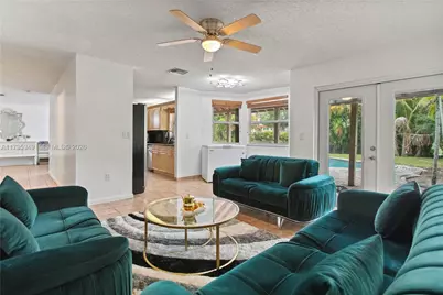 1051 SW 95th Ter, Pembroke Pines, FL 33025 - Photo 18