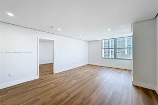 2899 Collins Ave, Miami Beach, FL 33140 - Photo 14