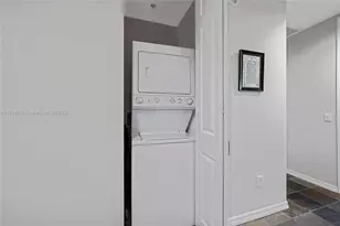 2633 NE 14th Ave, Wilton Manors, FL 33334 - Photo 8