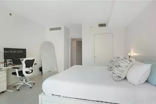 55 SE 6th St, Miami, FL 33131 - Photo 10