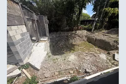 751 NE 70th St, Miami, FL 33138 - Photo 14