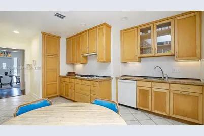 1423 Biarritz Dr, Miami Beach, FL 33141 - Photo 6