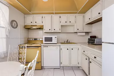 1005 Country Club Dr #307, Margate, FL 33063 - Photo 4