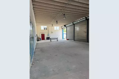 748 NW 24th St, Miami, FL 33127 - Photo 10