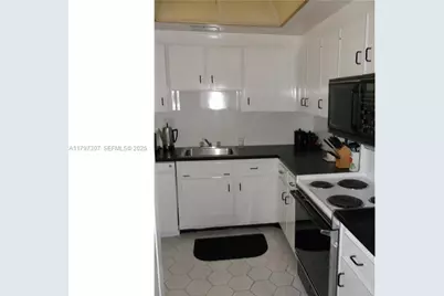 450 Golden Isles Dr #2H, Hallandale Beach, FL 33009 - Photo 10