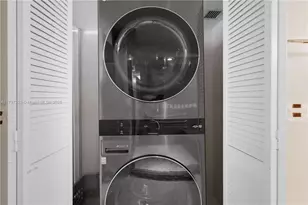 6423 Collins Ave, Miami Beach, FL 33141 - Photo 38