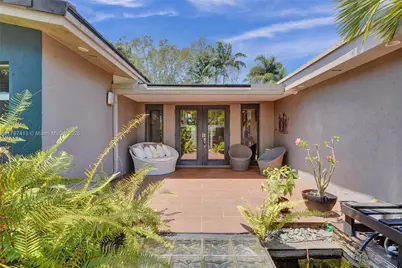 2213 NE 17th Ave, Wilton Manors, FL 33305 - Photo 2