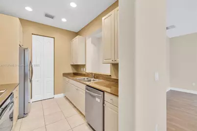 8706 Blaze Ct, Davie, FL 33328 - Photo 12