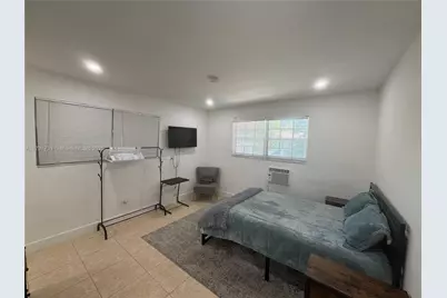 320 NE 160th St #B, Miami, FL 33162 - Photo 8