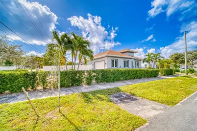 207 SW 11th St, Dania Beach, FL 33004 - Photo 2