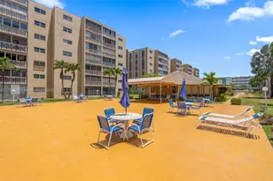 421 NE 14th Ave, Hallandale Beach, FL 33009 - Photo 28