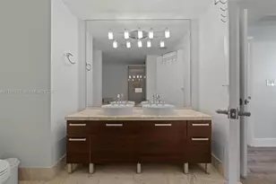 253 NE 2nd St, Miami, FL 33132 - Photo 30