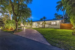 615 NE 115th St, Biscayne Park, FL 33161 - Photo 1