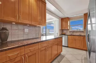 137 Golden Isles Dr, Hallandale Beach, FL 33009 - Photo 22