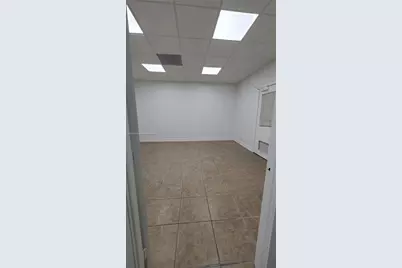 7570 NW 14th St, Miami, FL 33126 - Photo 4