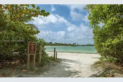 16204 NE 18th Ct, North Miami Beach, FL 33162 - Photo 12