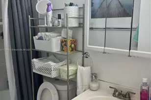 8145 NW 7th St, Miami, FL 33126 - Photo 22