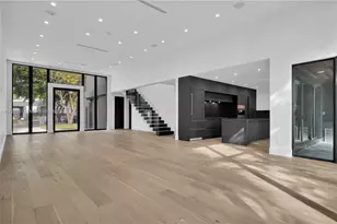 30 NE 50th St, Miami, FL 33137 - Photo 2