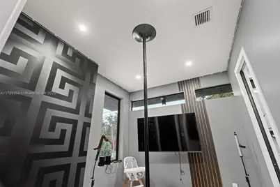 400 NW 49th St #0, Miami, FL 33127 - Photo 34