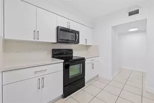 8401 NW 8th St, Miami, FL 33126 - Photo 14